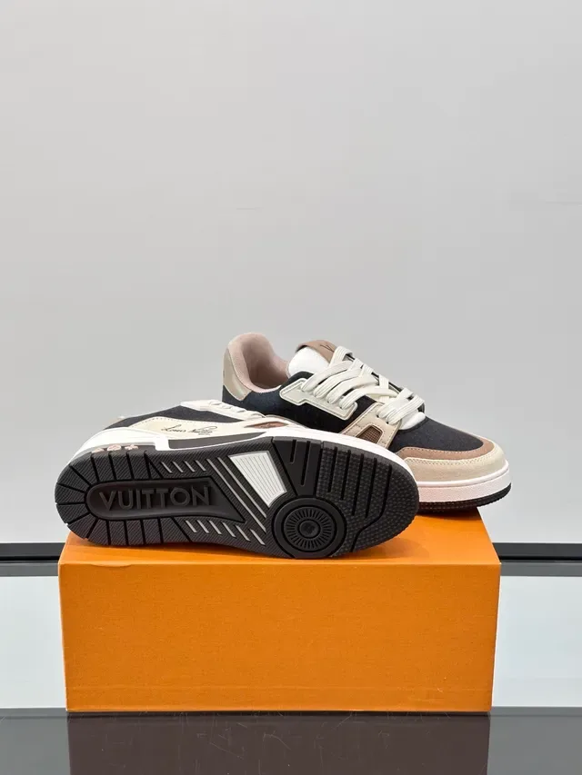 Louis Vuitton LV Trainer Sneakers Navy Beige Tige Matériau Mixte Stratifié Détail Bride Asymétrique Sneakers Lifestyle 2
