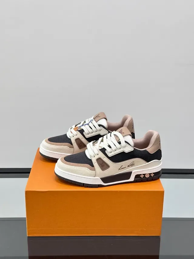 Louis Vuitton LV Trainer Sneakers Navy Beige Tige Matériau Mixte Stratifié Détail Bride Asymétrique Sneakers Lifestyle 5