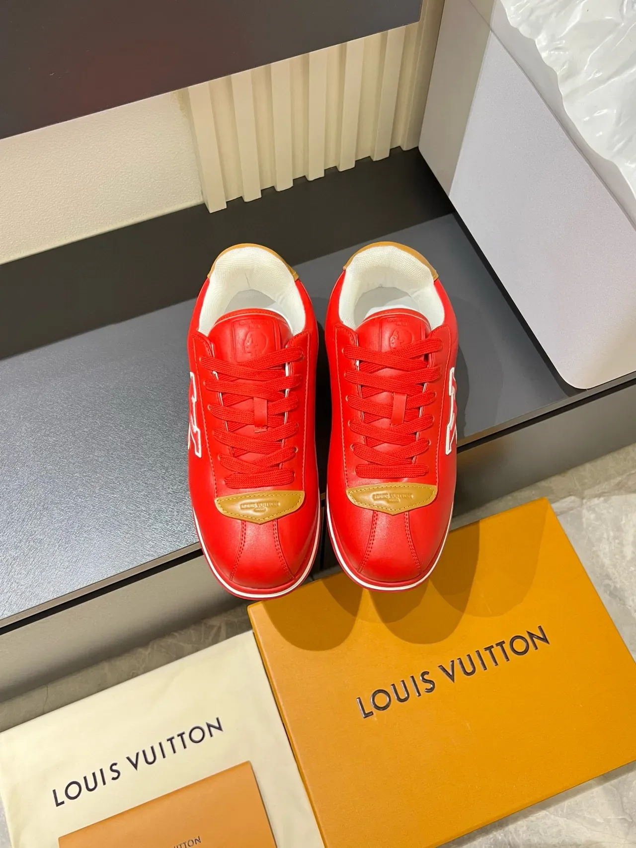 Louis Vuitton LV Trainer Rojo Dorado Monogramado Cuero Superior Zapatillas Lifestyle 2
