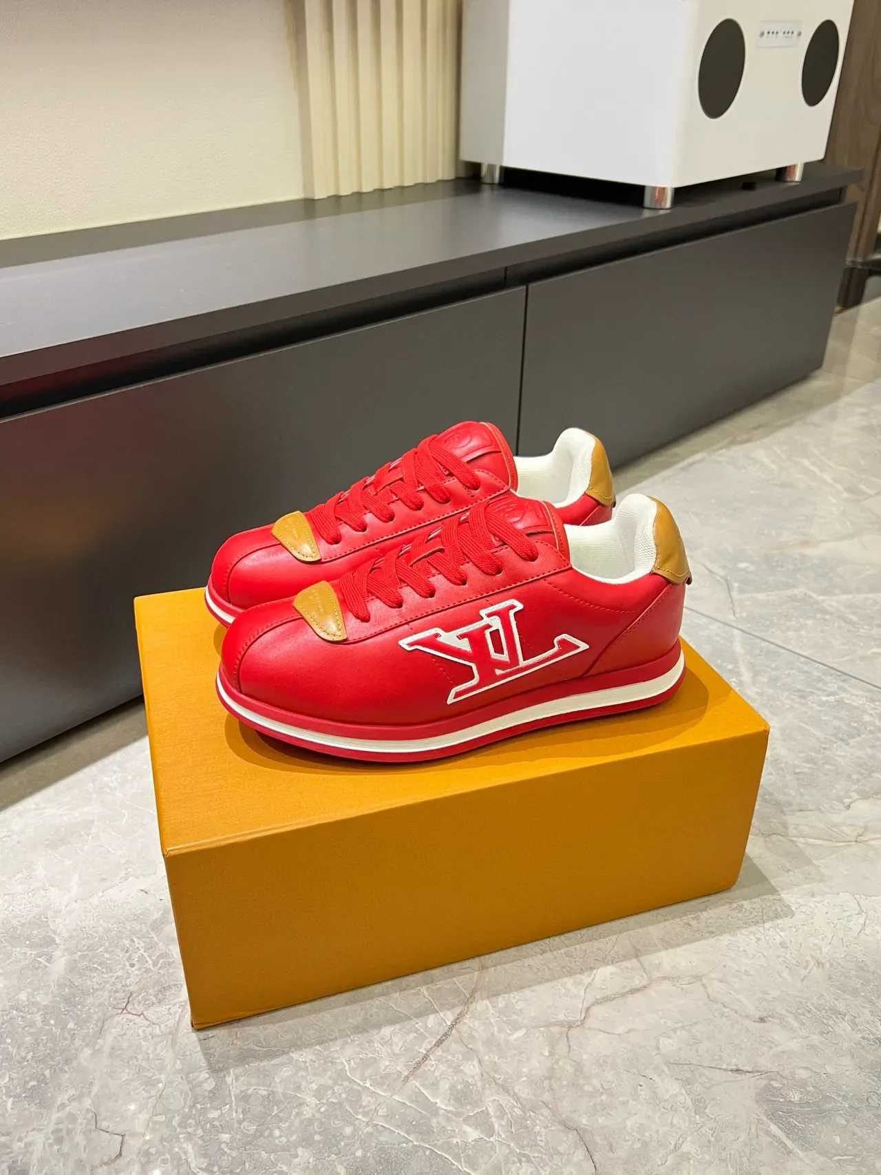 Louis Vuitton LV Trainer Rojo Dorado Monogramado Cuero Superior Zapatillas Lifestyle 3