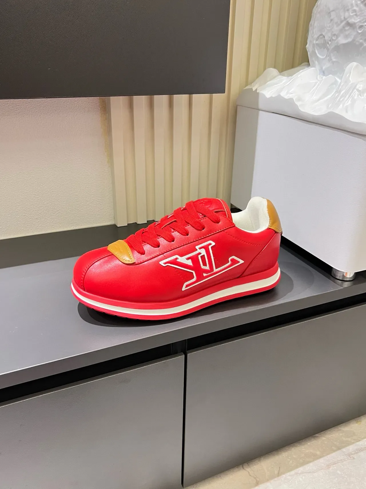 Louis Vuitton LV Trainer Rojo Dorado Monogramado Cuero Superior Zapatillas Lifestyle 5