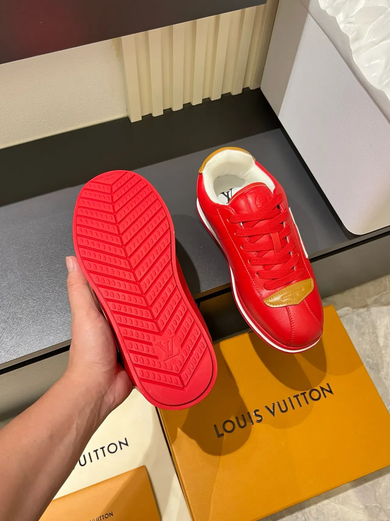 Louis Vuitton LV Trainer Rojo Dorado Monogramado Cuero Superior Zapatillas Lifestyle 7