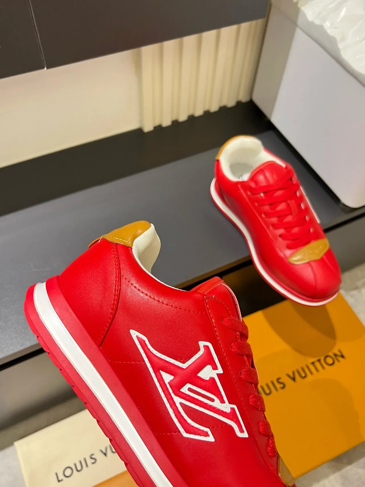 Louis Vuitton LV Trainer Rojo Dorado Monogramado Cuero Superior Zapatillas Lifestyle 8