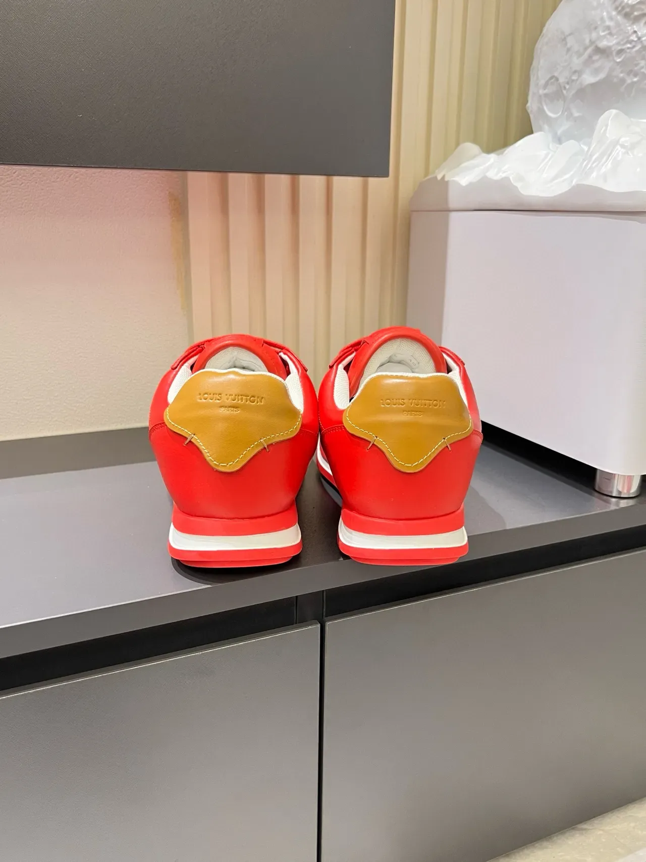 Louis Vuitton LV Trainer Rojo Dorado Monogramado Cuero Superior Zapatillas Lifestyle 9