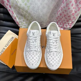 Louis Vuitton LV Trainer Zapatillas Lifestyle Blancas y Grises de Cuero con Impresión Monograma Low-Top