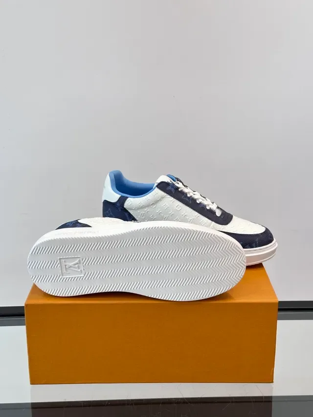 Louis Vuitton LV Trainer Tênis Lifestyle Branco e Marinho Lona Monogramada Painéis de Contraste 2