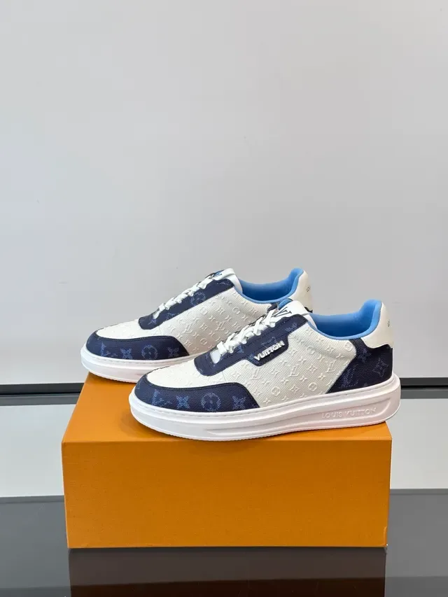 Louis Vuitton LV Trainer Tênis Lifestyle Branco e Marinho Lona Monogramada Painéis de Contraste 4