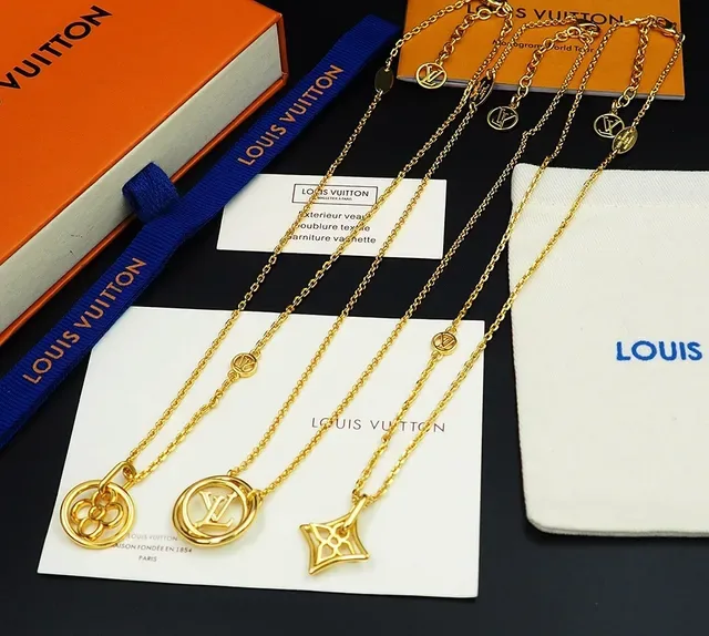 Louis Vuitton LV Twiggy Collier pendentif floral doré 2
