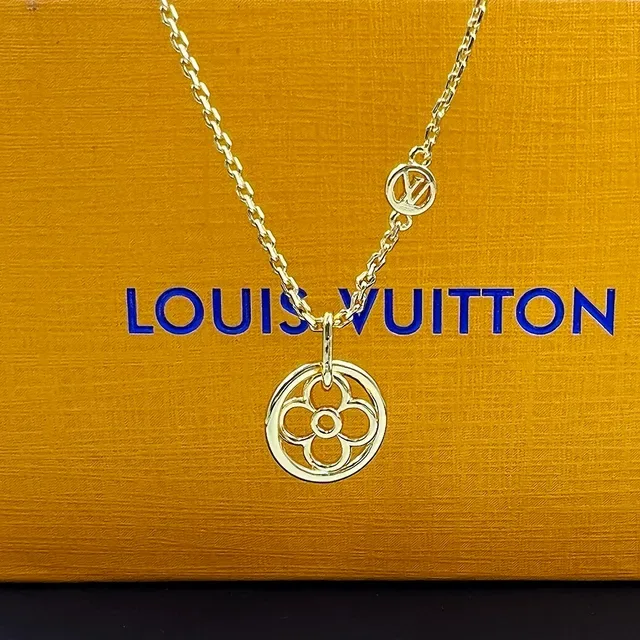 Louis Vuitton LV Twiggy Collier pendentif floral doré 3