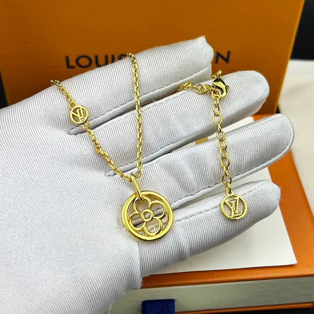 Louis Vuitton LV Twiggy Collier pendentif floral doré 6