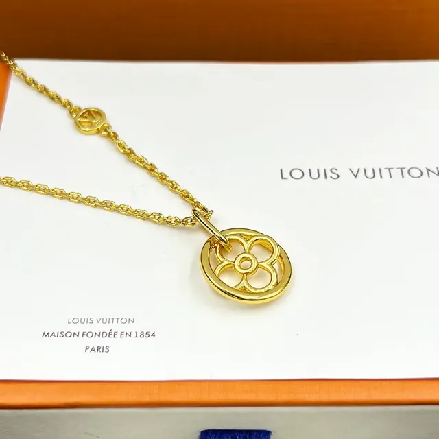 Louis Vuitton LV Twiggy Collier pendentif floral doré 8