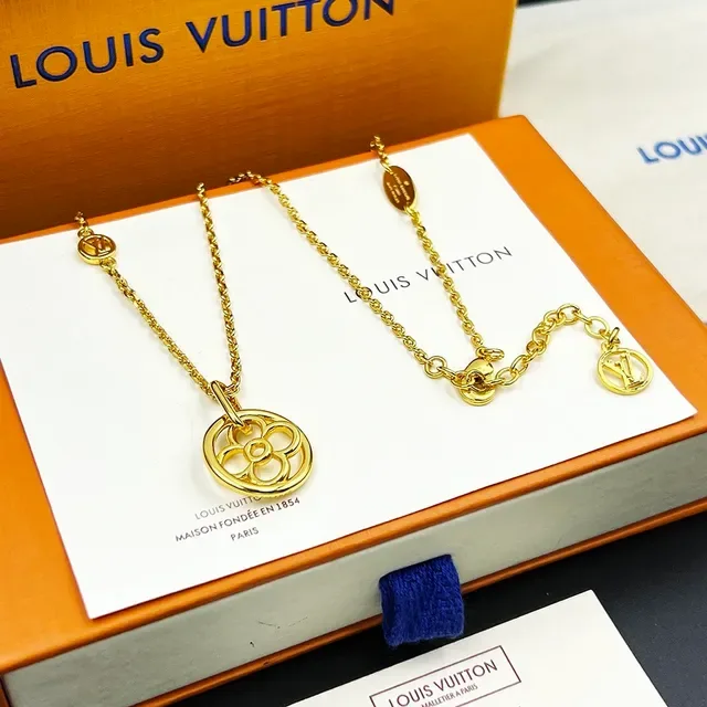 Louis Vuitton LV Twiggy Collier pendentif floral doré 9