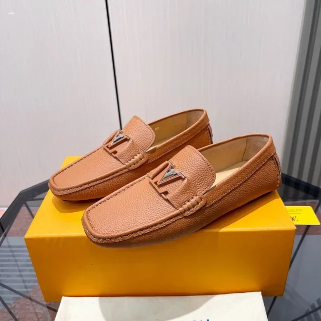 Louis Vuitton LV Twist Loafer Cuir grainé Tan 2