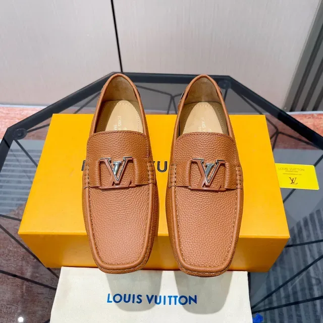 Louis Vuitton LV Twist Loafer Cuir grainé Tan 3