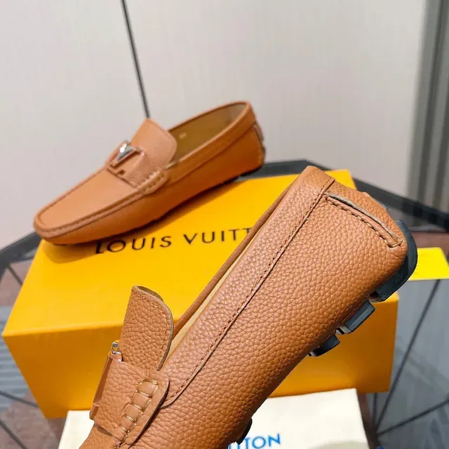 Louis Vuitton LV Twist Loafer Cuir grainé Tan 4