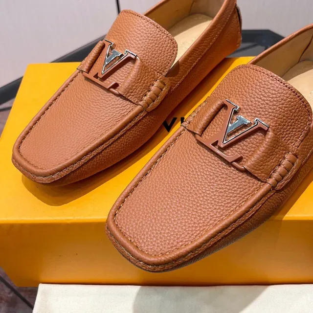 Louis Vuitton LV Twist Loafer Cuir grainé Tan 5