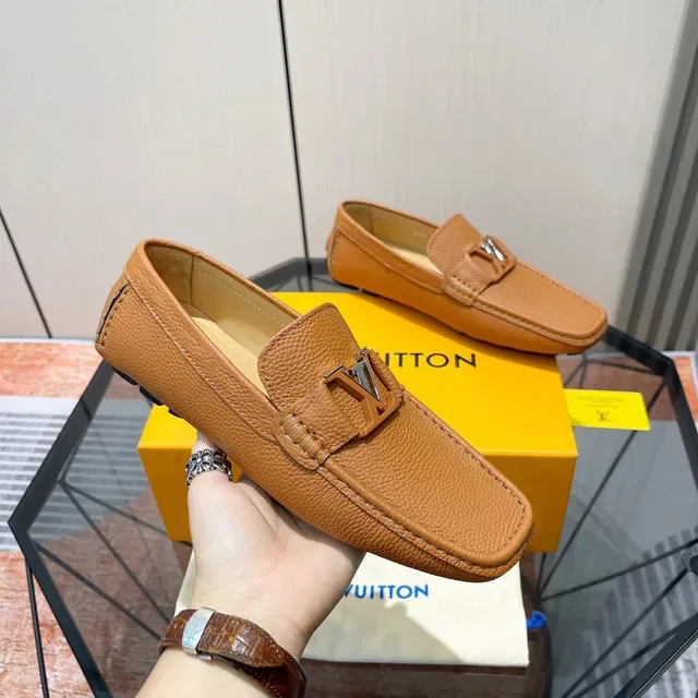 Louis Vuitton LV Twist Loafer Cuir grainé Tan 7