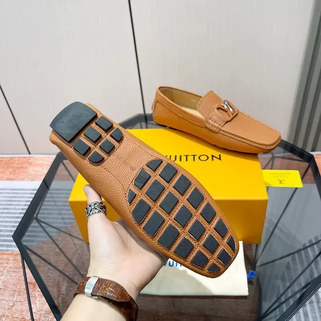 Louis Vuitton LV Twist Loafer Cuir grainé Tan 8
