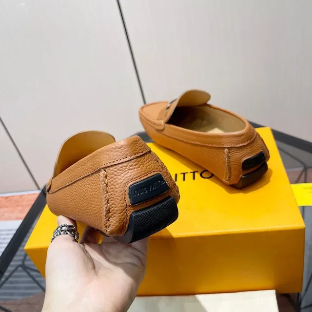 Louis Vuitton LV Twist Loafer Cuir grainé Tan 9
