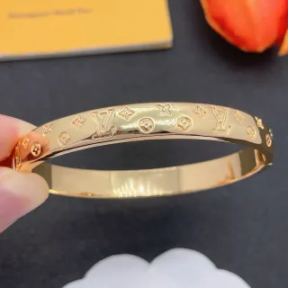 Louis Vuitton Monogram Bangle ذهبي مصقول منحوت سوار