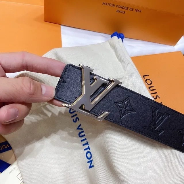 Louis Vuitton Monogram Noir Argent embossé métallique LV boucle Ceinture en cuir 6