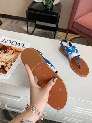 Louis Vuitton Monogram नीला और सफेद कैजुअल सैंडल 5