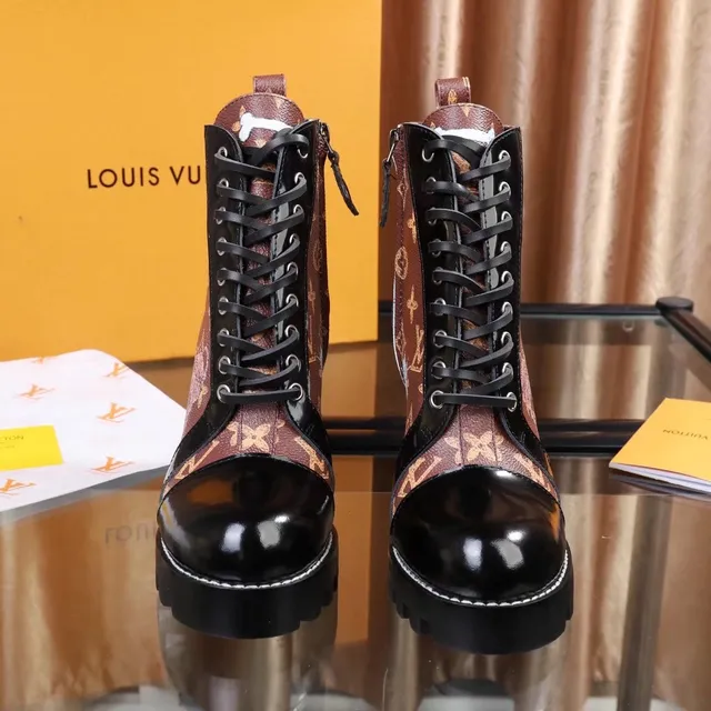 Louis Vuitton মোনোগ্রাম ক্যানভাস এবং প্যাটেন্ট লেদার লেস-अপ অ্যাঙ্কল বুটস 2