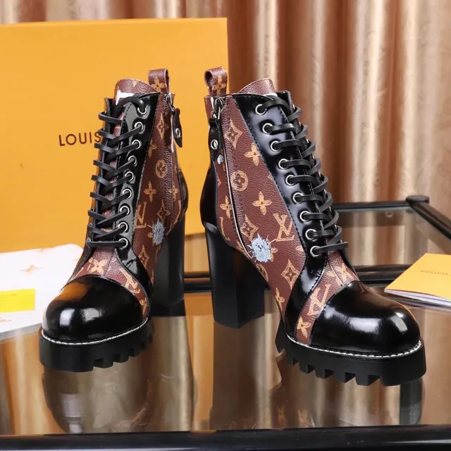 Louis Vuitton মোনোগ্রাম ক্যানভাস এবং প্যাটেন্ট লেদার লেস-अপ অ্যাঙ্কল বুটস 3