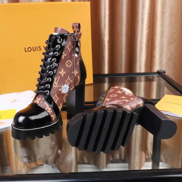Louis Vuitton মোনোগ্রাম ক্যানভাস এবং প্যাটেন্ট লেদার লেস-अপ অ্যাঙ্কল বুটস 4