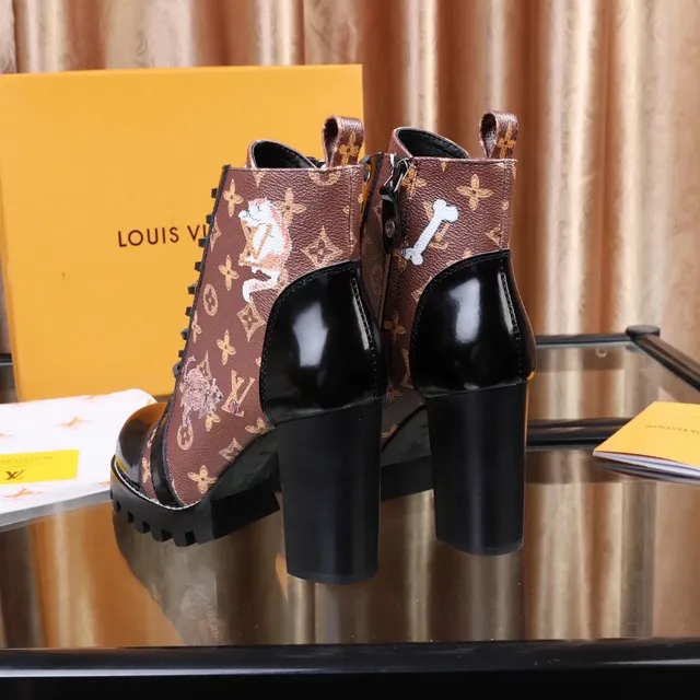 Louis Vuitton মোনোগ্রাম ক্যানভাস এবং প্যাটেন্ট লেদার লেস-अপ অ্যাঙ্কল বুটস 5
