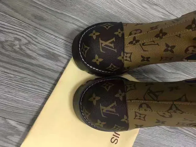Louis Vuitton Monogram Canvas इलेस्टिक साइड एंक्ल बूट 4