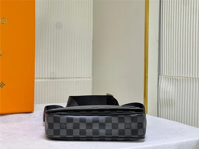Louis Vuitton Monogram Canvas Flap Messenger Bag 4