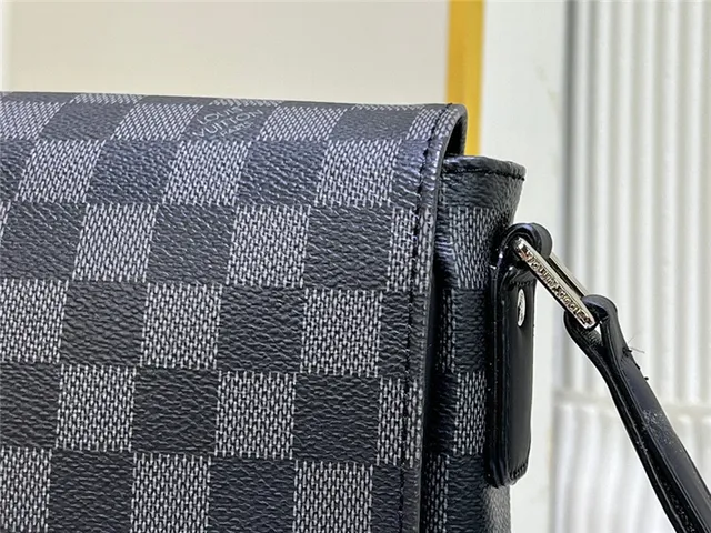 Louis Vuitton Monogram Canvas Flap Messenger Bag 6
