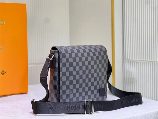 Louis Vuitton Monogram Canvas Flap Messenger Bag 9