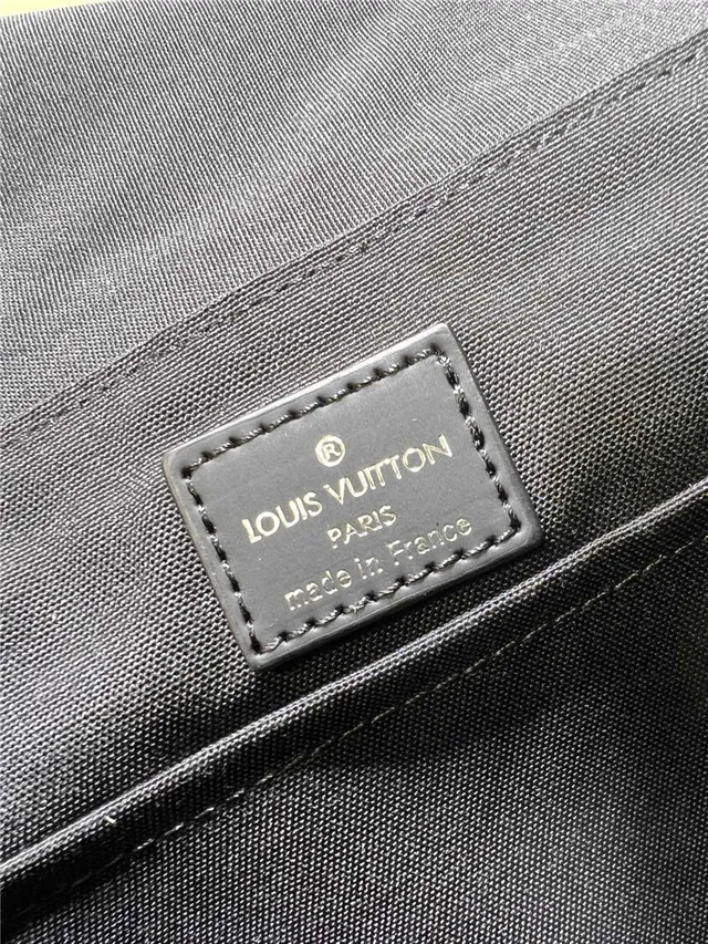 Louis Vuitton Monogram Canvas Flap Messenger Bag 11