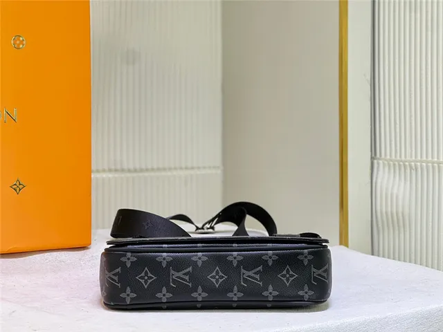 Louis Vuitton Monogram Canvas Flap Messenger Bag 13