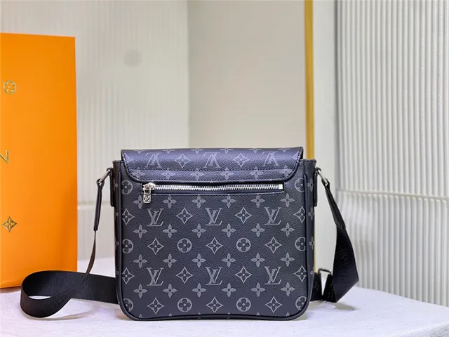 Louis Vuitton Monogram Canvas Flap Messenger Bag 14