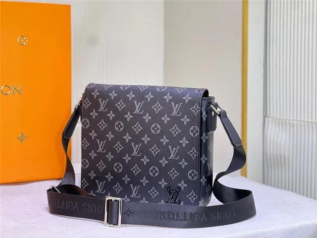 Louis Vuitton Monogram Canvas Flap Messenger Bag 17
