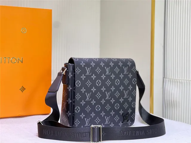 Louis Vuitton Monogram Canvas Flap Messenger Bag 18