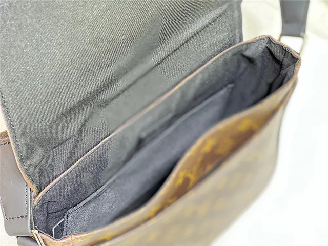 Louis Vuitton Monogram Canvas Flap Messenger Bag 21