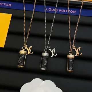 Louis Vuitton Monogram Colar com pingente cilíndrico