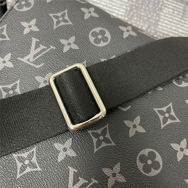 Louis Vuitton Monogram Eclipse মেসেঞ্জার ব্যাগ 4