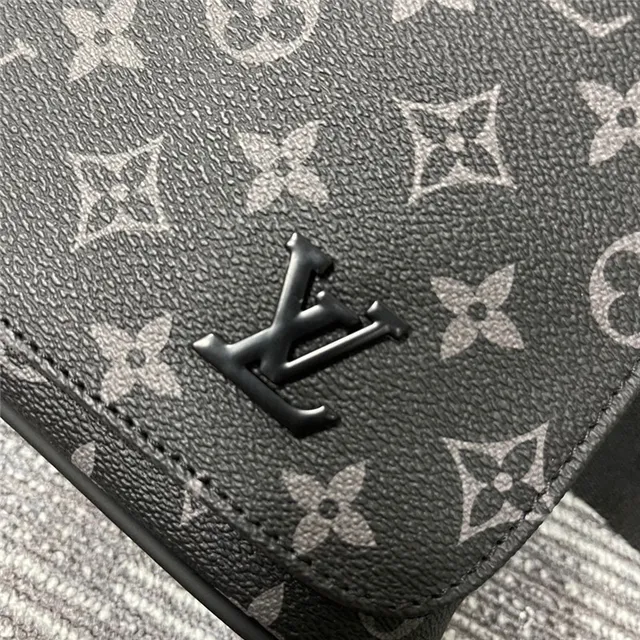 Louis Vuitton Monogram Eclipse মেসেঞ্জার ব্যাগ 6