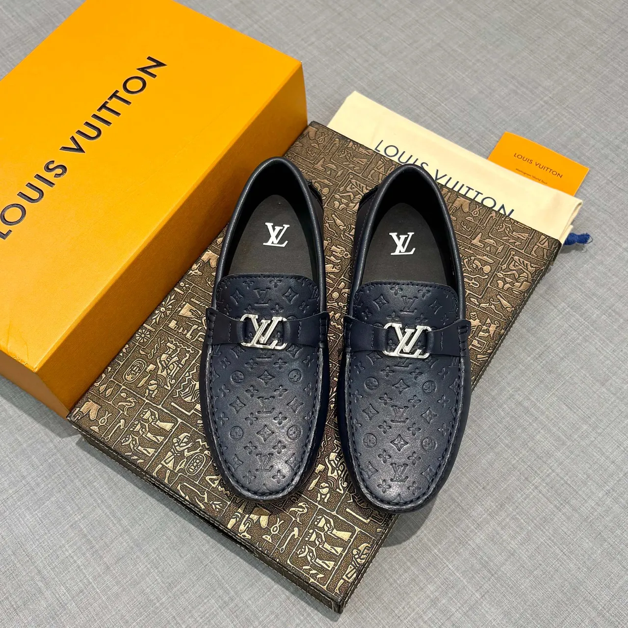 Louis Vuitton Monogram Embossed Loafer Mocassim Navy Blue Couro Navy Blue 6