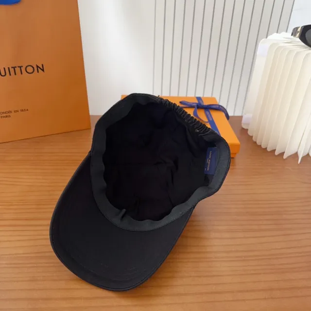 Louis Vuitton Monogram 刺绣黑色棒球帽 2