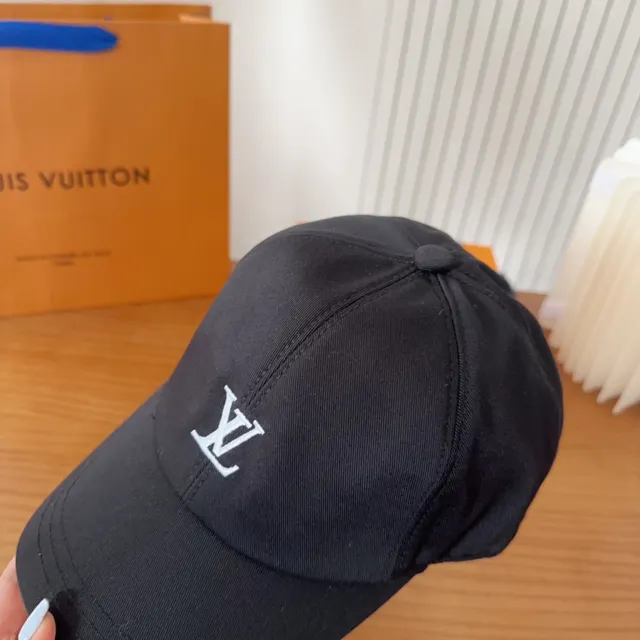 Louis Vuitton Monogram 刺绣黑色棒球帽 4