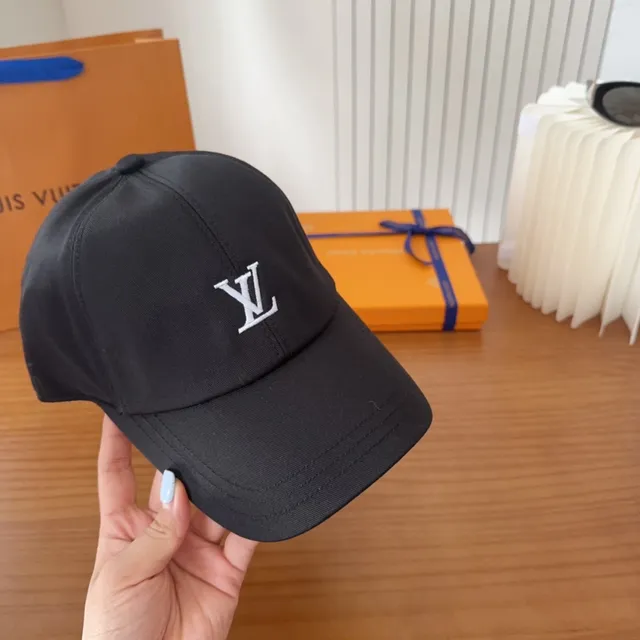 Louis Vuitton Monogram 刺绣黑色棒球帽 5