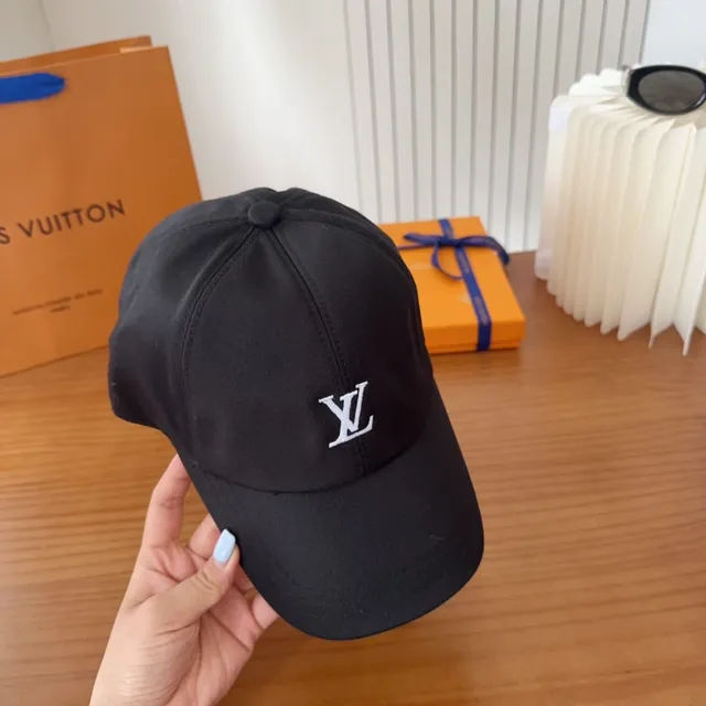 Louis Vuitton Monogram 刺绣黑色棒球帽 6