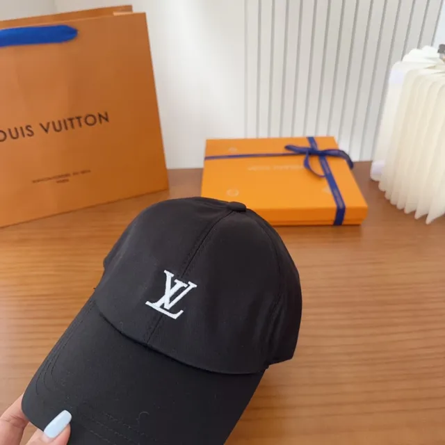 Louis Vuitton Monogram 刺绣黑色棒球帽 8