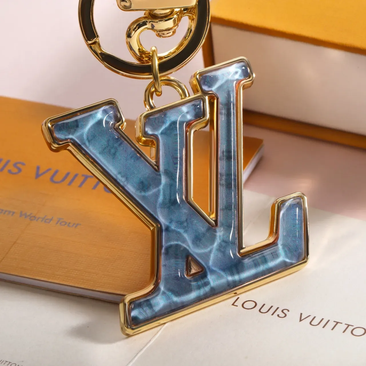 Louis Vuitton Monogram Esmalte Azul Dorado Metal Bolso Cruzado 4